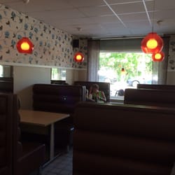 Svandammens Restaurang & Pizzeria - Stora fåtöljer. Skönt att slippa plaststolar och rangliga bord.