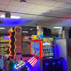 Bowl America Shirley - Arcade area