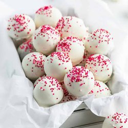 Spoon It - Strawberry  cake ball