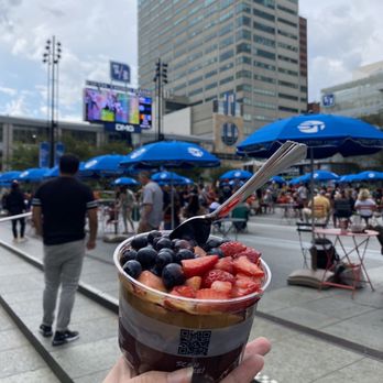 Better Blend - Super Bowl with Banana Strawberries Granola Peanut Butter - Juice Bars & Smoothies Near Me - Cincinnati, Ohio