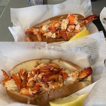 D'Amato's Seafood - Lobster Roll - Seafood Markets Near Me - New Haven, Connecticut