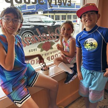 Roselani Scoop Shop - Ice Cream & Frozen Yogurt Near Me - Paia, Hawaii Roselani Scoop Shop - Ice Cream & Frozen Yogurt Near Me - Paia, Hawaii