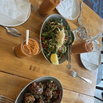 B Star - Thai Iced Tea Firecracker Cauliflower App Tea Leaf Salad (M) - Burmese Near Me - San Francisco, California