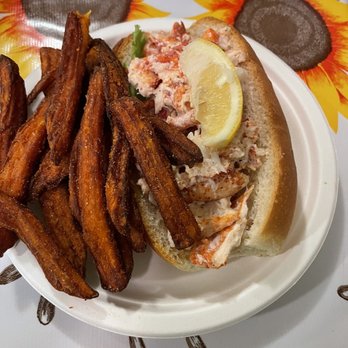 Town Docks - Traditional New England Lobster Roll and sweet potato fries - American Near Me - Meredith, New Hampshire