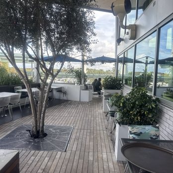 Earls Kitchen + Bar - Patio - New American Near Me - Orlando, Florida