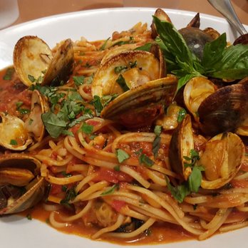 Roseland Apizza - Fresh Clams over linguine at Roseland pizza - Pizza Near Me - Derby, Connecticut Roseland Apizza - Fresh Clams over linguine at Roseland pizza - Pizza Near Me - Derby, Connecticut