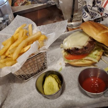 Tessie's bar & kitchen - "The Classic" burger - American Near Me - Walpole, Massachusetts