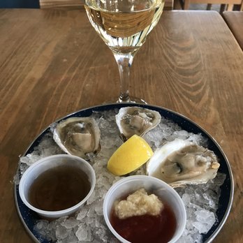 Robert's Maine Grill - Oysters - New American Near Me - Kittery, Maine Robert's Maine Grill - Oysters - New American Near Me - Kittery, Maine