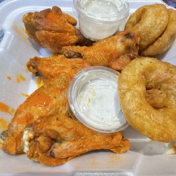 Public House Kitchen & Brewery - Rare chicken wings and onion rings - American Near Me - Manassas, Virginia