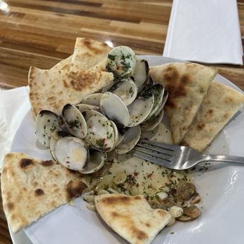 Driftwood Kitchen - Little Neck Clams - Southern Near Me - Virginia Beach, Virginia Driftwood Kitchen - Little Neck Clams - Southern Near Me - Virginia Beach, Virginia