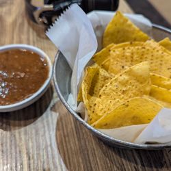 Jefa Tacos - Complimentary chips and salsa