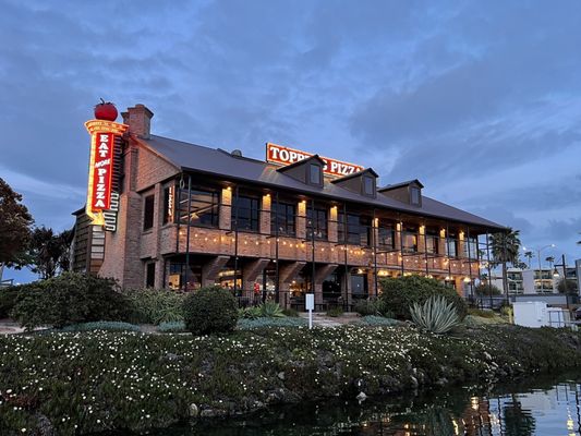 Toppers Pizza by null