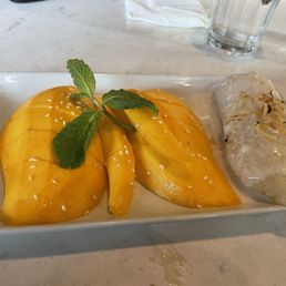 Sweet Mango with Sticky Rice
