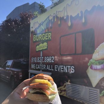 Mini Street Burger - Mini Hawaiian burger - Food Trucks Near Me Mini Street Burger - Mini Hawaiian burger - Food Trucks Near Me