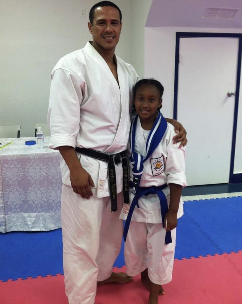 Manuel's Renshinkan Karate Logo