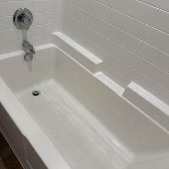 Avalon Baker Ranch - Clean tub - Apartments Near Me - Lake Forest, California