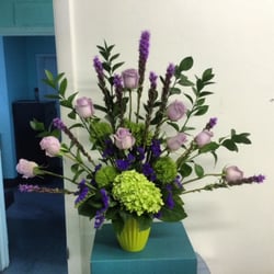 Yola Guz School of Floral Design - Floral arrangement 1st concept of design