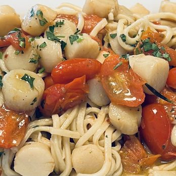 Mamma G's - Sauted scallops in a garlic olive oil sauce with homemade spaghetti pasta - Italian Near Me - Rochester, New York