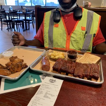 SBH BBQ - Half rack ribs with Mac and cheese and 6 piece wings - Barbeque Near Me - Greenville, South Carolina SBH BBQ - Half rack ribs with Mac and cheese and 6 piece wings - Barbeque Near Me - Greenville, South Carolina