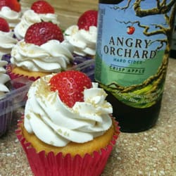Jamison Cupcakes - Strawberry Hard Cider yum!