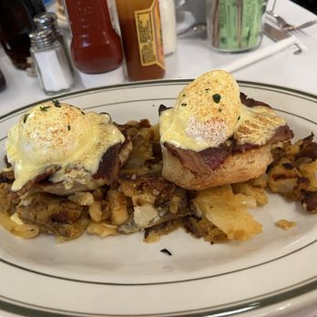 The Shed Restaurant - Mohegan Sun CT - Biscuit Benedict - Comfort Food Near Me - Uncasville, Connecticut The Shed Restaurant - Mohegan Sun CT - Biscuit Benedict - Comfort Food Near Me - Uncasville, Connecticut