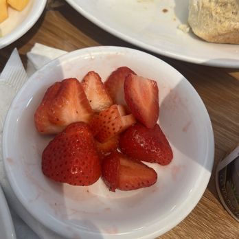 Broken Yolk Cafe - Breakfast & Brunch Near Me - Irvine, California Broken Yolk Cafe - Breakfast & Brunch Near Me - Irvine, California