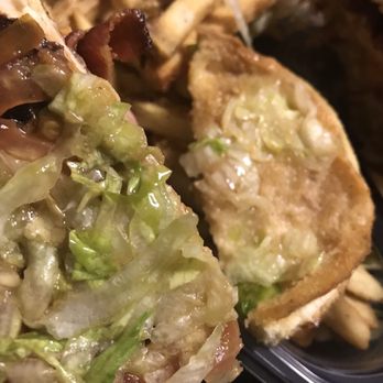 Chili's - Soggie bun, lettuce, Tomatoe with sauce after asking to put on side. - American Near Me - Murrieta, California Chili's - Soggie bun, lettuce, Tomatoe with sauce after asking to put on side. - American Near Me - Murrieta, California