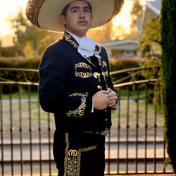 Osmar Villa - Black and Gold traje Charro