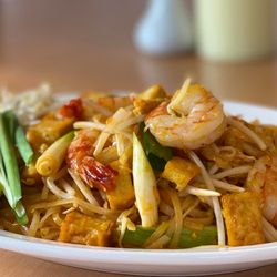 Arroy Thai Restaurant - R5. Famous Pad Thai