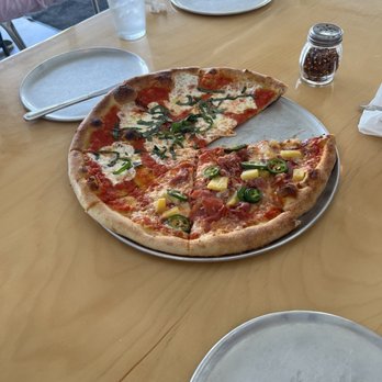 Sidewall Pizza - 1/2 Margharite and 1/2 Hawaiian - Pizza Near Me - Greenville, South Carolina Sidewall Pizza - 1/2 Margharite and 1/2 Hawaiian - Pizza Near Me - Greenville, South Carolina