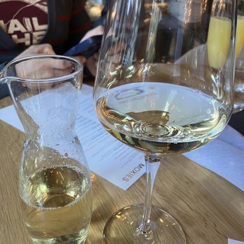 Moxies - White wine - Cocktail Bars Near Me - Dallas, Texas