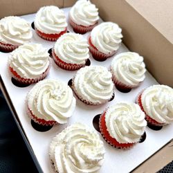 MCourse - 1 dozen standard size Guava Cupcakes
