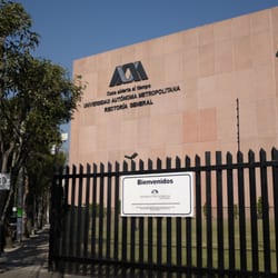 Rectoría de la Universidad Autónoma Metropolitana - Fachada rosa característica de la Rectoría de la UAM