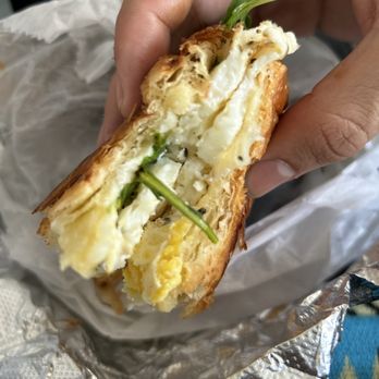 El Barrista Cafe - Veggie Morning On Croissant - Breakfast & Brunch Near Me - New York, New York