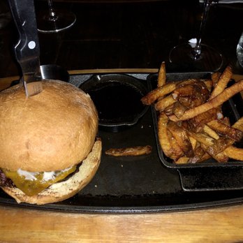 Lettuce & Tomato - Au Jus Burger - Gastropubs Near Me - North Miami Beach, Florida