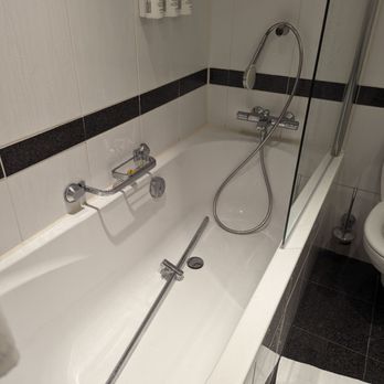 Swissôtel Amsterdam - Shower broke while we were showing - Hotels Near Me - Amsterdam, New Hampshire