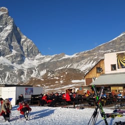 BAR Tavola Calda Rocce Nere - Il Cervino veglia...