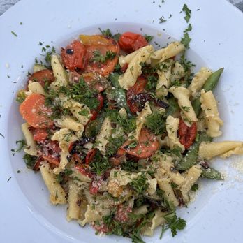 Montage - Fresh Herbs & Vegetable Pasta - Wine Bars Near Me - Cedar Falls, Iowa