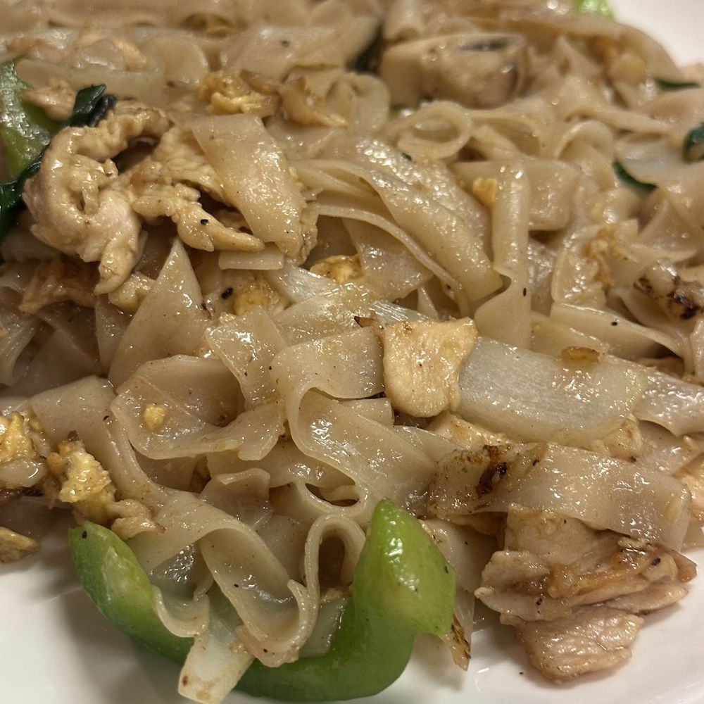 Esan Zap - Pad Kee Mao (Drunken Noodle) with Chicken - Thai Near Me - Lacey, Washington Esan Zap - Pad Kee Mao (Drunken Noodle) with Chicken - Thai Near Me - Lacey, Washington
