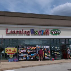 Learning Express Toys - Strip mall storefront
