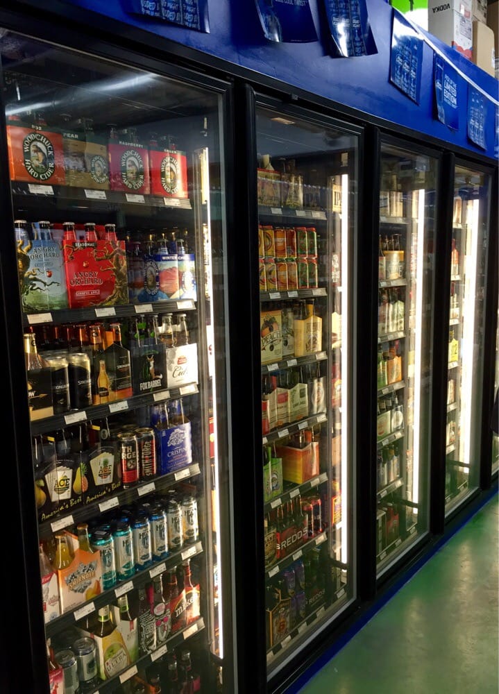 Thomas Market Liquors Logo