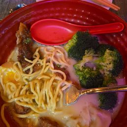 Chicken noodle ramen bowl