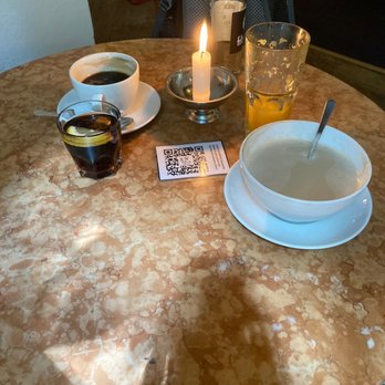 Schwarzes Café - Coffee, freshly pressed orange juice - Breakfast & Brunch Near Me - Berlin, BE