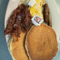 Sunshine and Pa's - Yummy but a bit thick blueberry pancakes, eggs, bacon, sausage