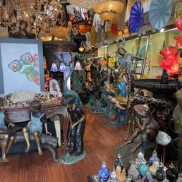 Beautiful gallery with the most exquisite and unique collection.