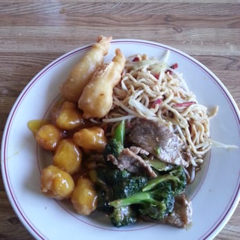 Sam's Cafe - #4 fried prawns, broccoli beef and lemon chicken with pork chow mien. $7 - Chinese Near Me - Stockton, California