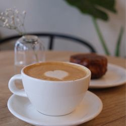 Habibi Motor Cafe - Latte with oat milk