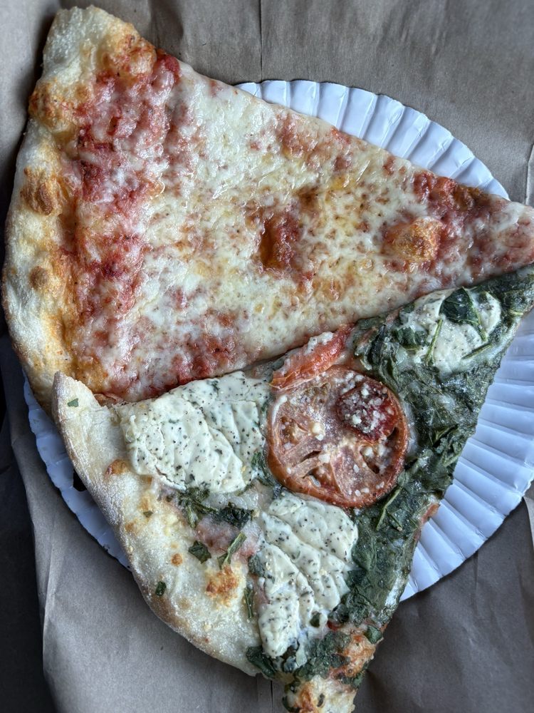 Vincenzo's Pizzeria Logo