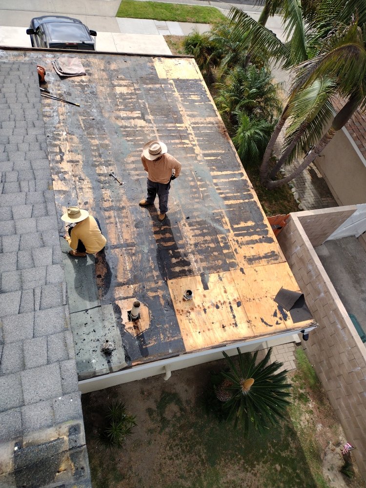 Slide of J&C López Roofing