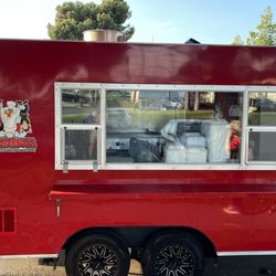 ChickenBully - Chicken Bully's awesome little red food trailer